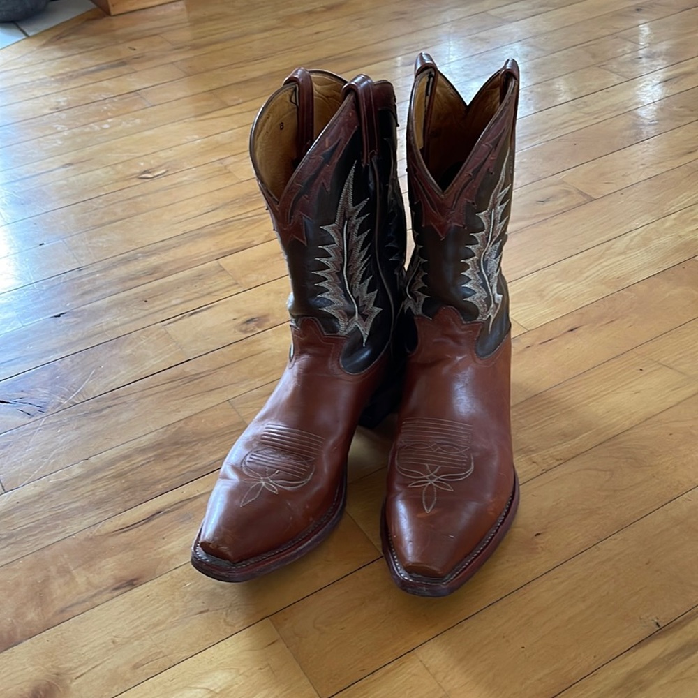Tony Lama 12D mens boots barely walked in.